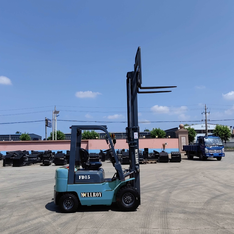 32KW Engine Counterweight Forklift FD15 Air / Solid Tire Type