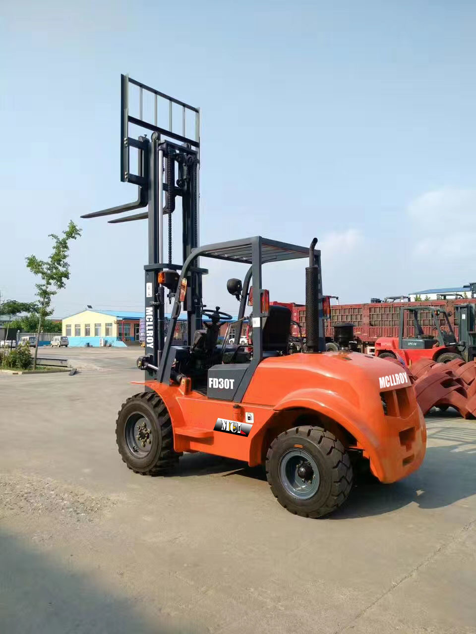 Reliable All-Terrain Forklift Truck For Facilitates The Movement Of Goods From One Location To Another